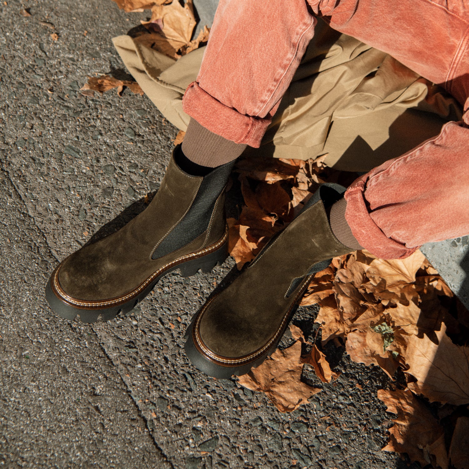 Olive Pit Chelsea Boots